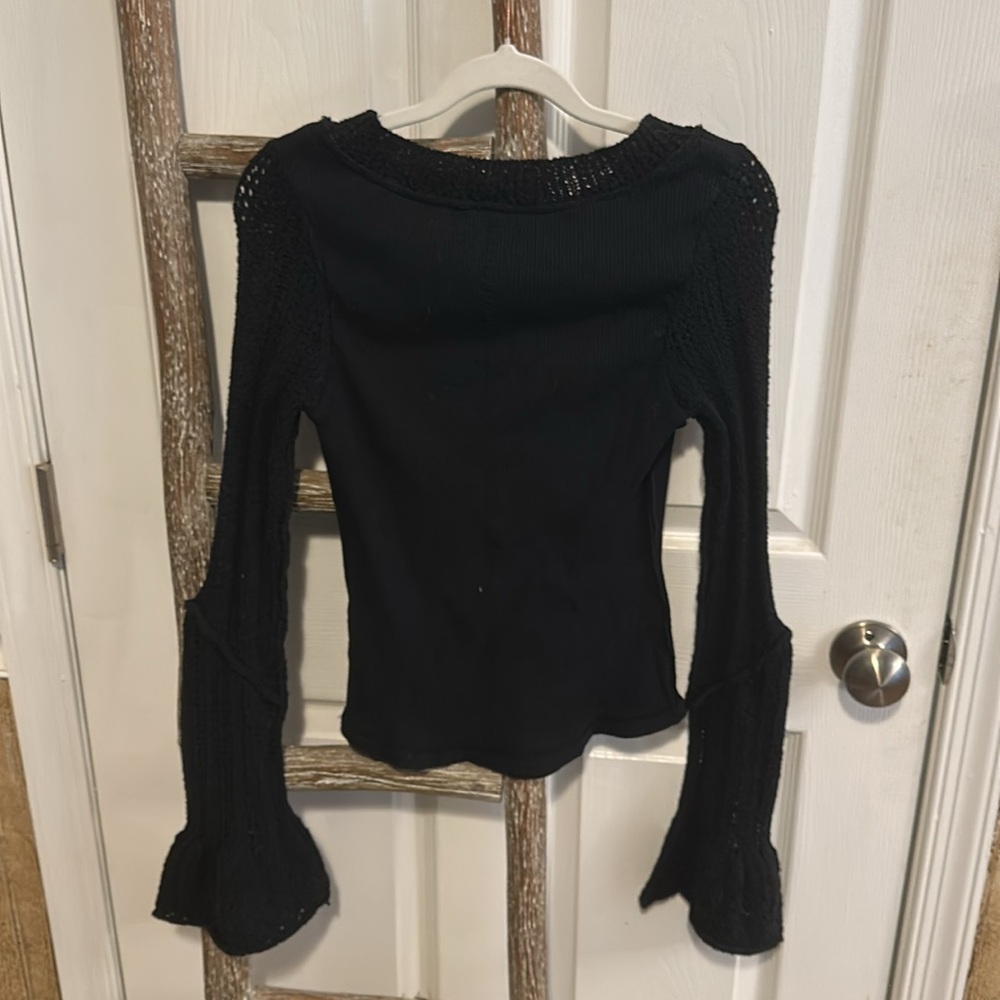 NWT Free People Cuffing Season black crochet sleeve top, size Medium - Picture 4 of 7